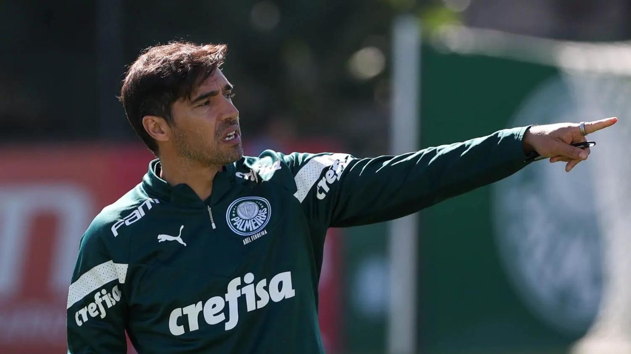 De volta das férias, Abel Ferreira se reapresenta no Palmeiras  Lorena Bueri