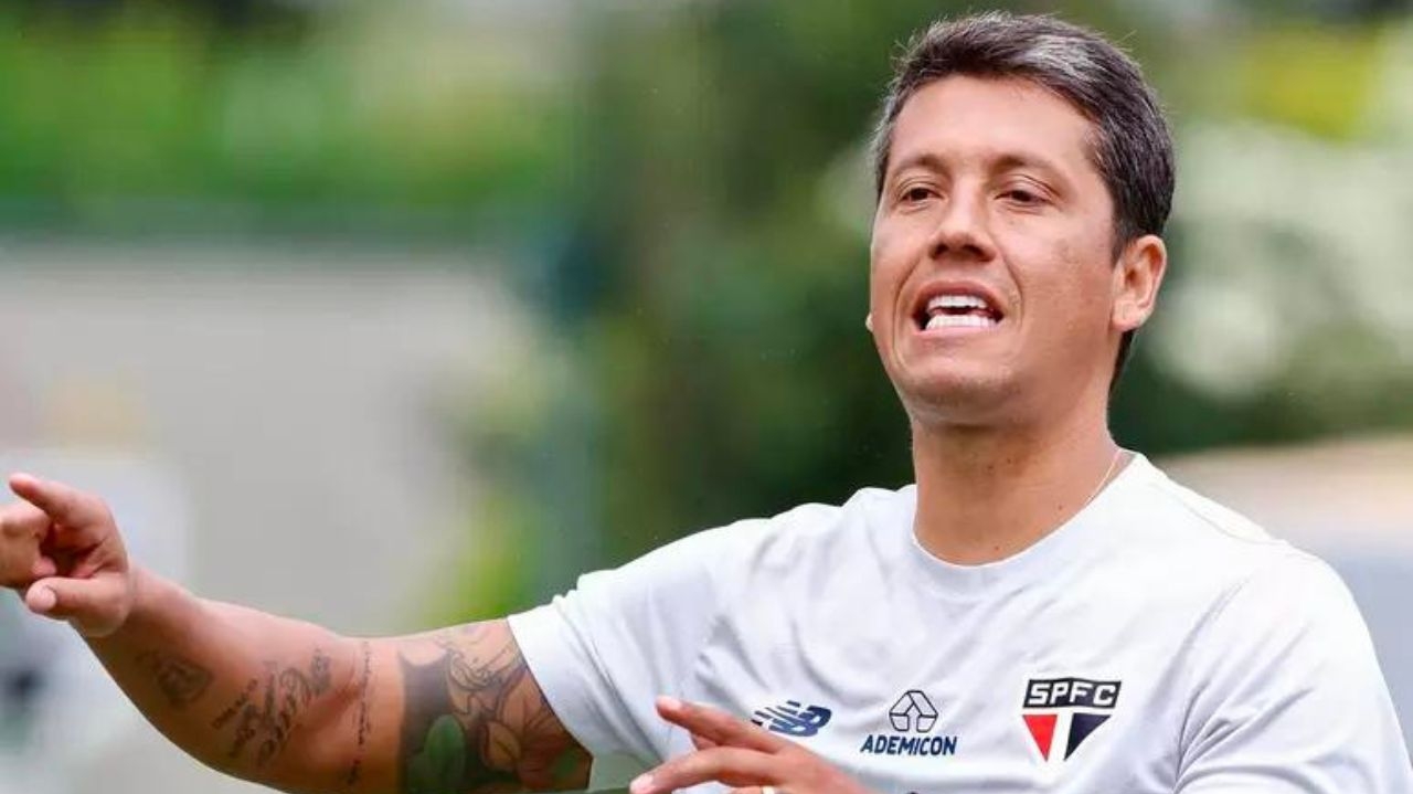 Thiago Carpini é o mais jovem técnico em busca do título pelo São Paulo Lorena Bueri