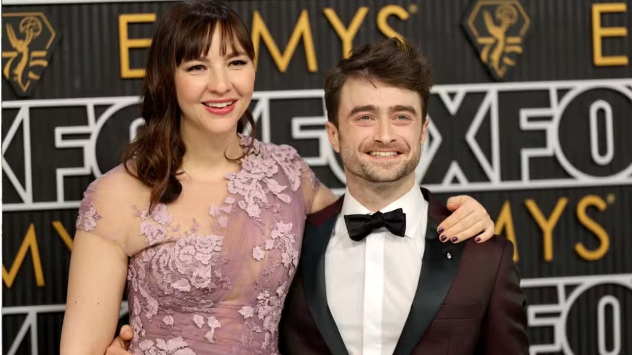 Daniel Radcliffe faz aparição com Erin Darke e levanta rumores de casamento Lorena Bueri