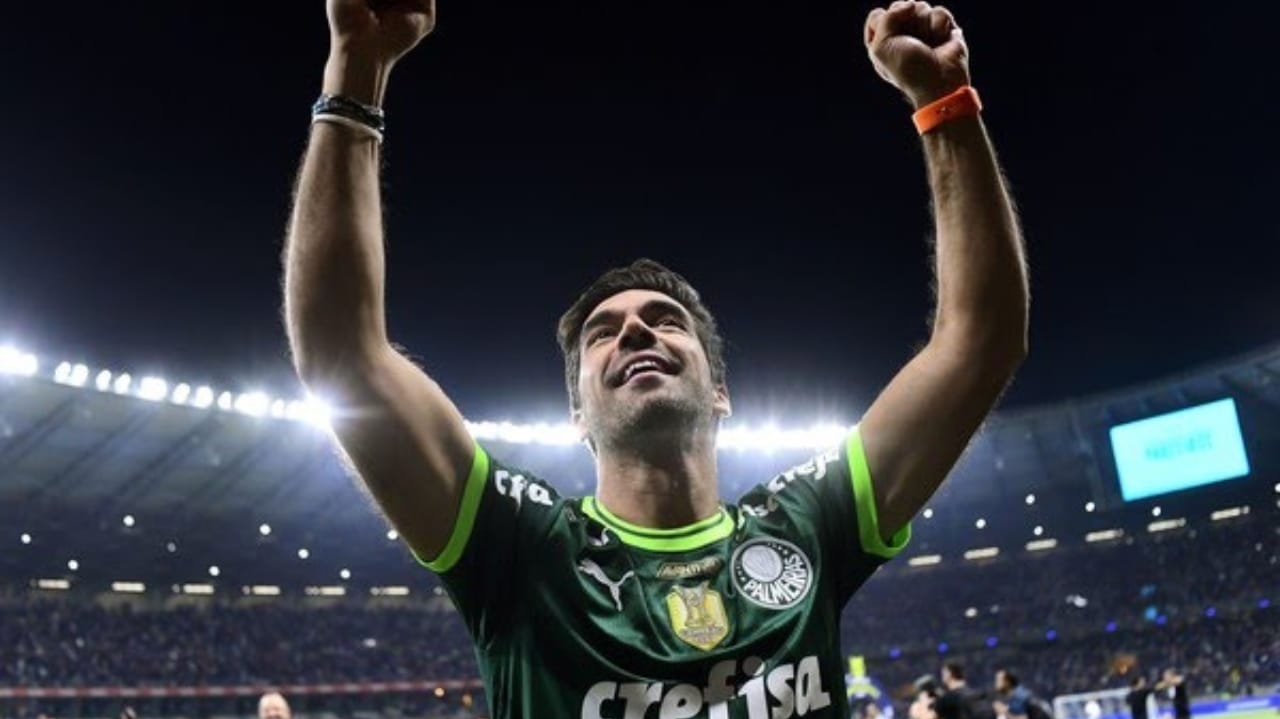 Abel Ferreira renova contrato com Palmeiras e faz vídeo para compartilhar com os fãs Lorena Bueri
