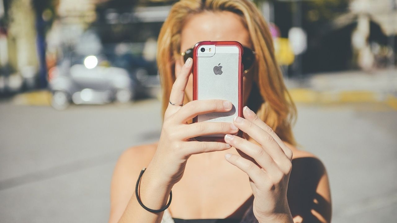 Apple se torna a maior produtora de smartphones do mundo Lorena Bueri
