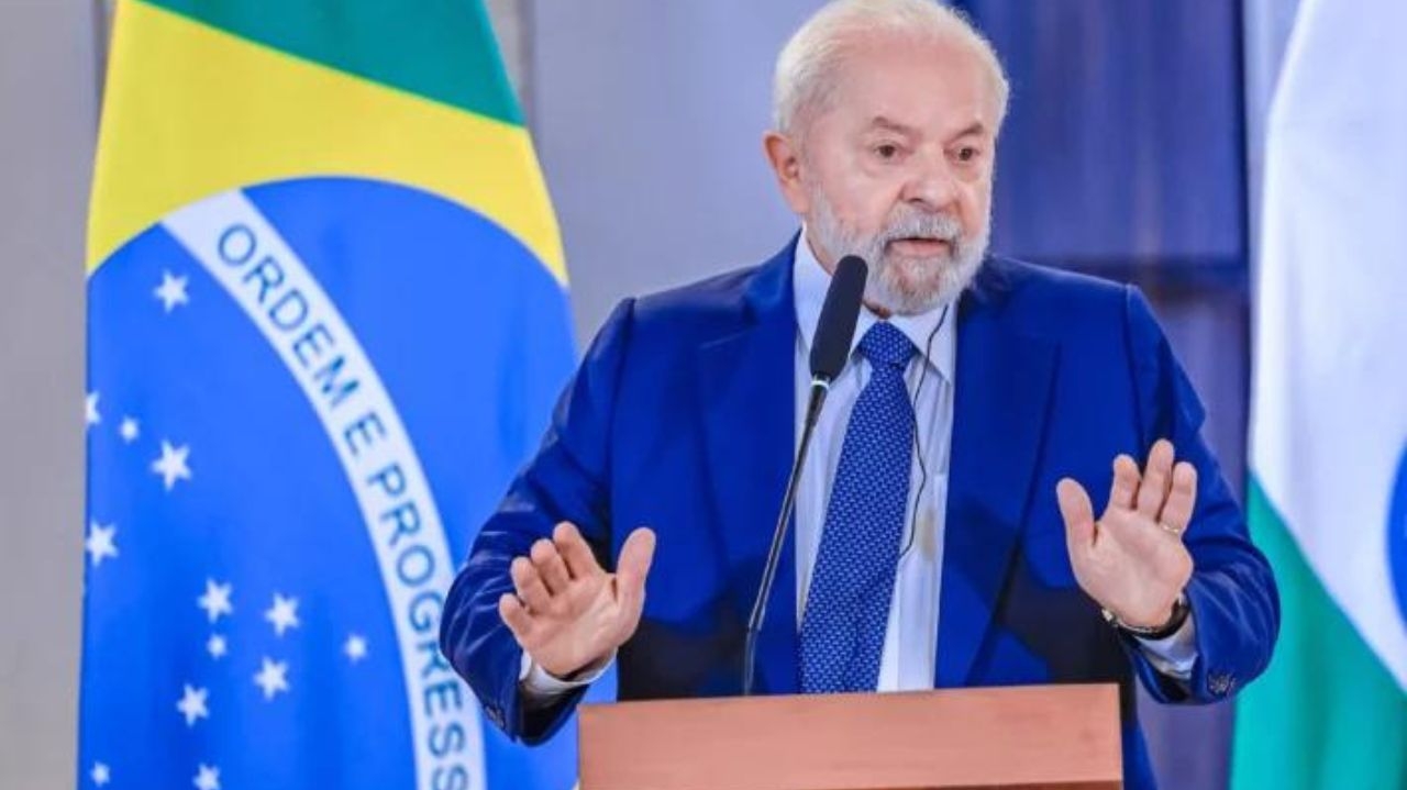 Lula assina lei de bolsa para capacitação de pessoas em situação de rua Lorena Bueri