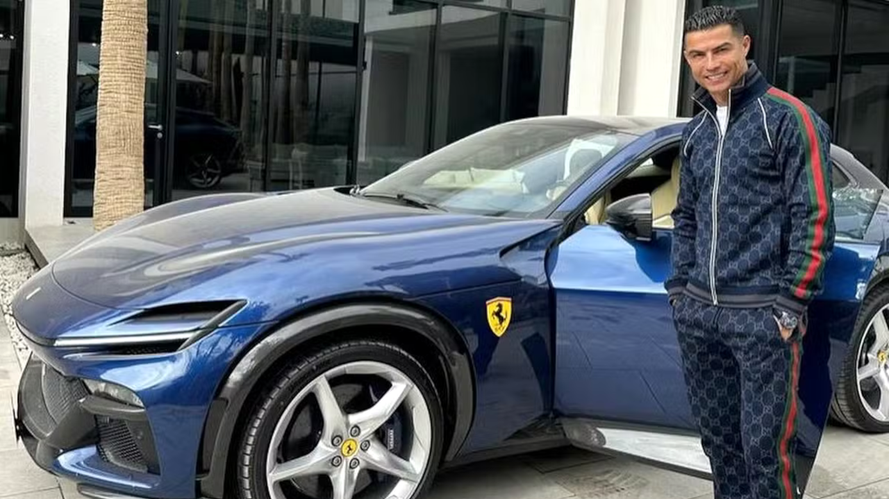 Cristiano Ronaldo adiciona Ferrari Purosangue à sua coleção de carros de luxo Lorena Bueri