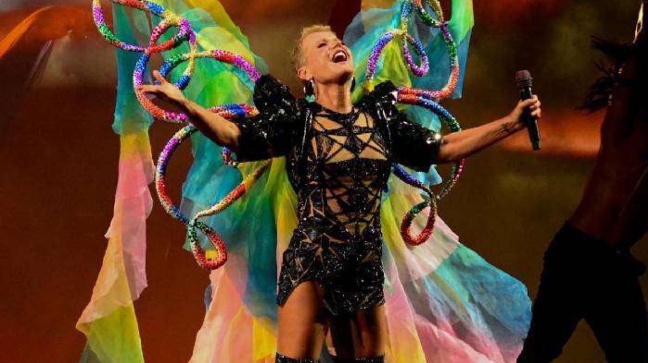 Xuxa lança turnê no Rio ao lado de sua filha Sasha Lorena Bueri