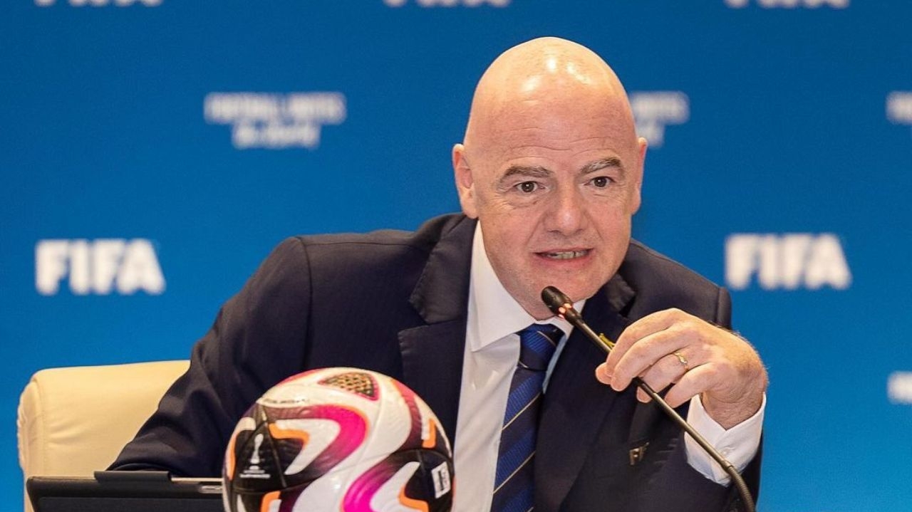 Presidente da FIFA propõe derrota automática em casos de racismo no futebol Lorena Bueri