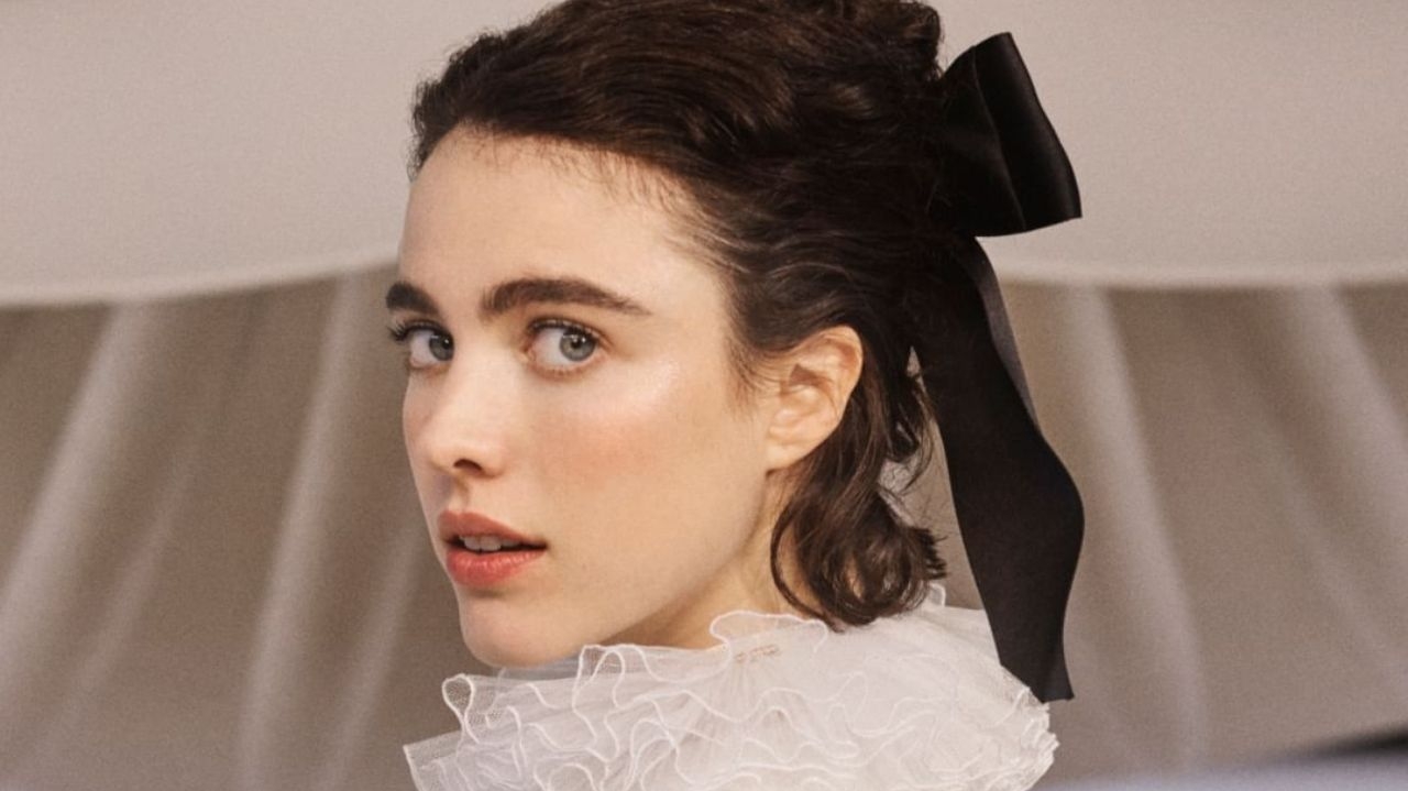Penteados com laços são tendência na semana de moda em Paris Lorena Bueri