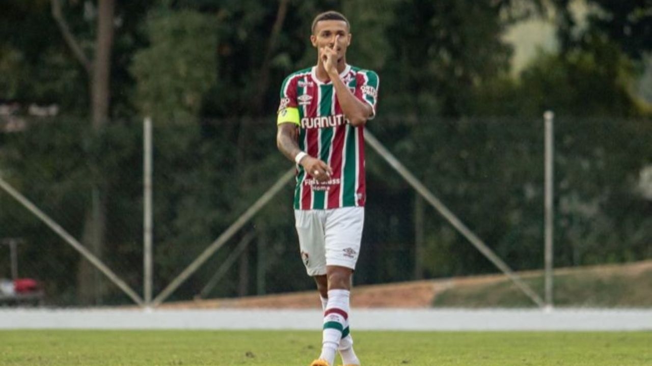 Rangers negocia contratação do lateral Jefté do Fluminense Lorena Bueri