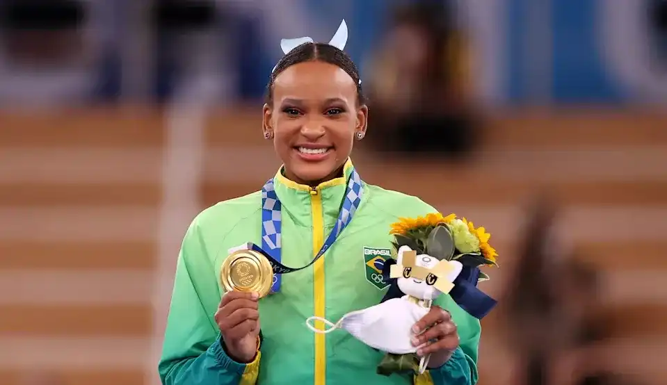Rebeca Andrade é medalha de ouro e conquista feito histórico nos Jogos Olímpicos Lorena Bueri