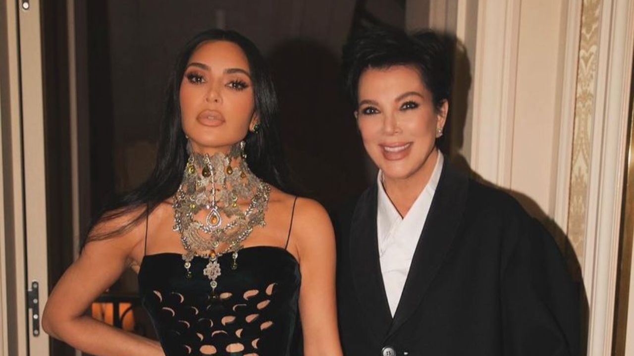 Kris Jenner faz merchan da nova coleção de maquiagem de sua filha socialite  Lorena Bueri