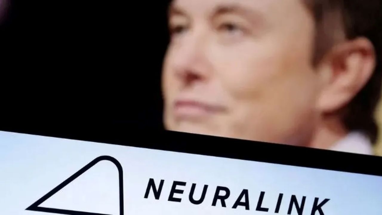 Elon Musk anuncia primeiro uso de chip cerebral da Neuralink em um ser humano Lorena Bueri