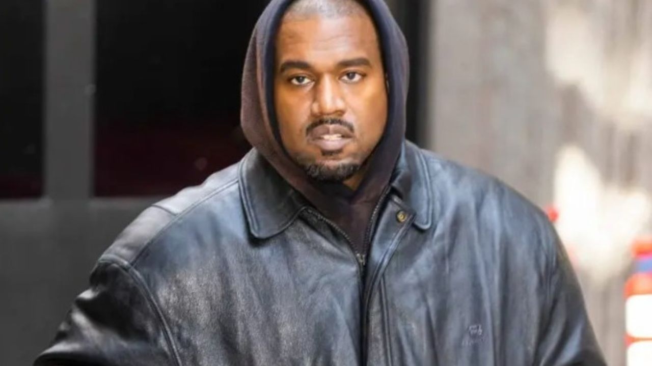Kanye West reage a abordagem de paparazzo e toma celular da repórter Lorena Bueri
