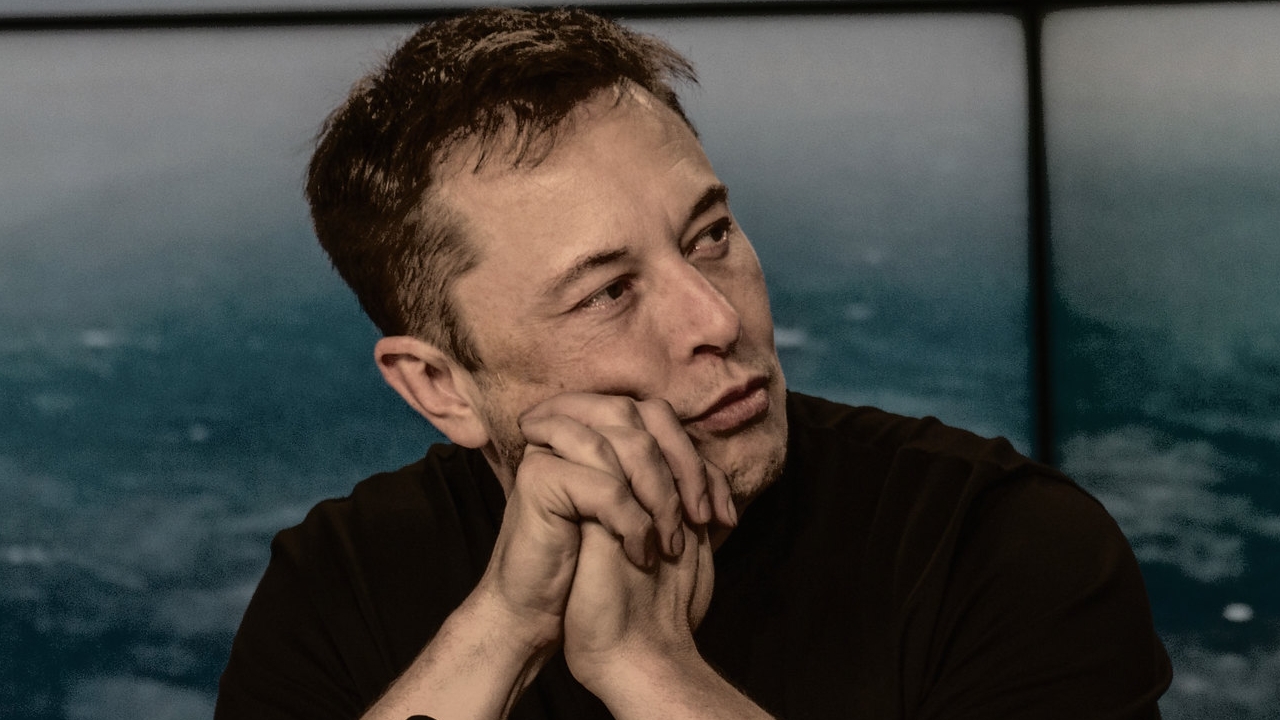 Após alta nas ações da Tesla, Elon Musk reassume posição de pessoa mais rica do mundo Lorena Bueri
