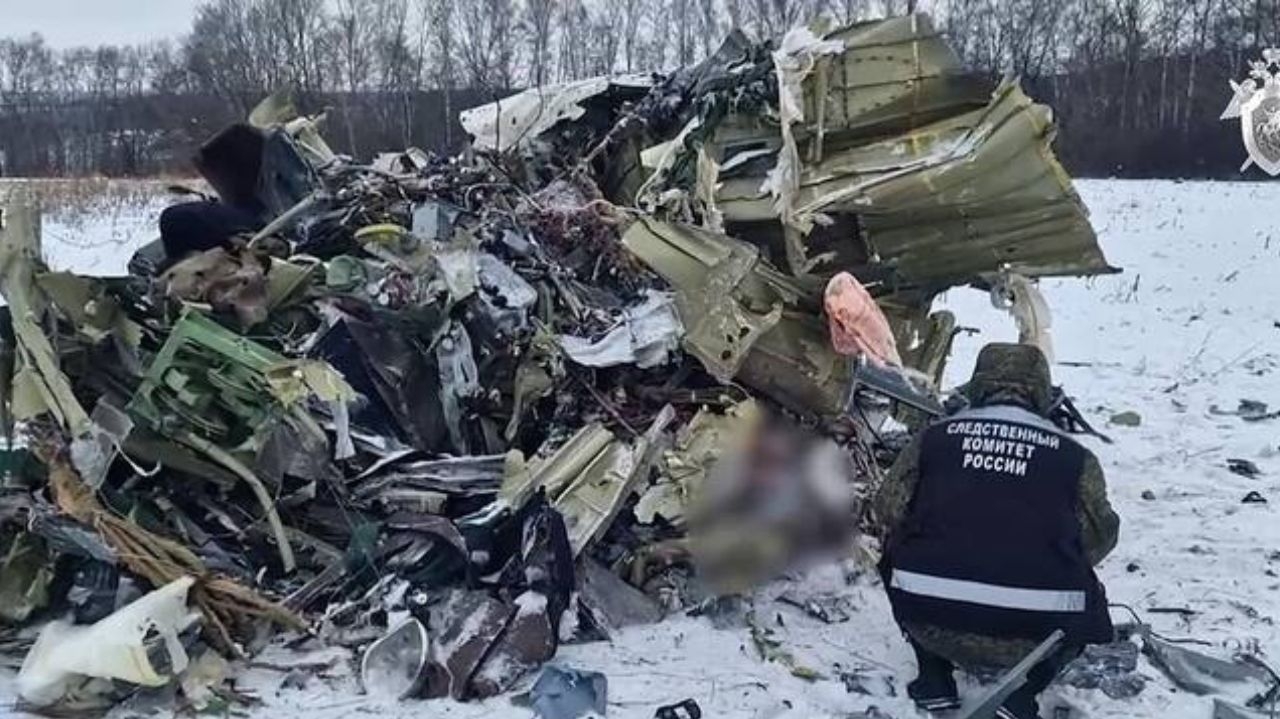 Putin afirma que aeronave russa transportava prisioneiros ucranianos e foi abatida por míssil estadunidense Lorena Bueri