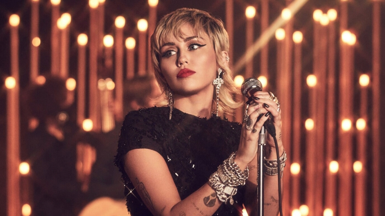 Miley Cyrus performará 'Flowers' no Grammy Awards Lorena Bueri
