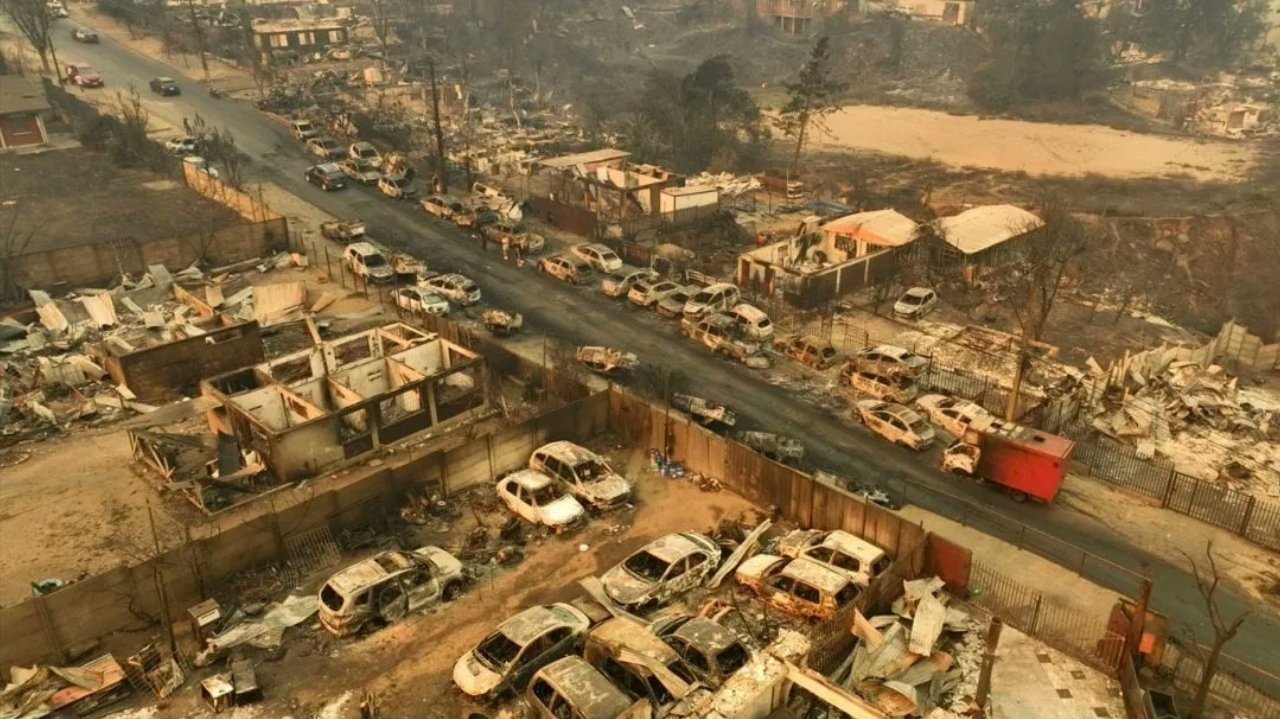 Mortos por incêndio em florestas no Chile chegam a 112 vítimas e governo decreta emergência  Lorena Bueri