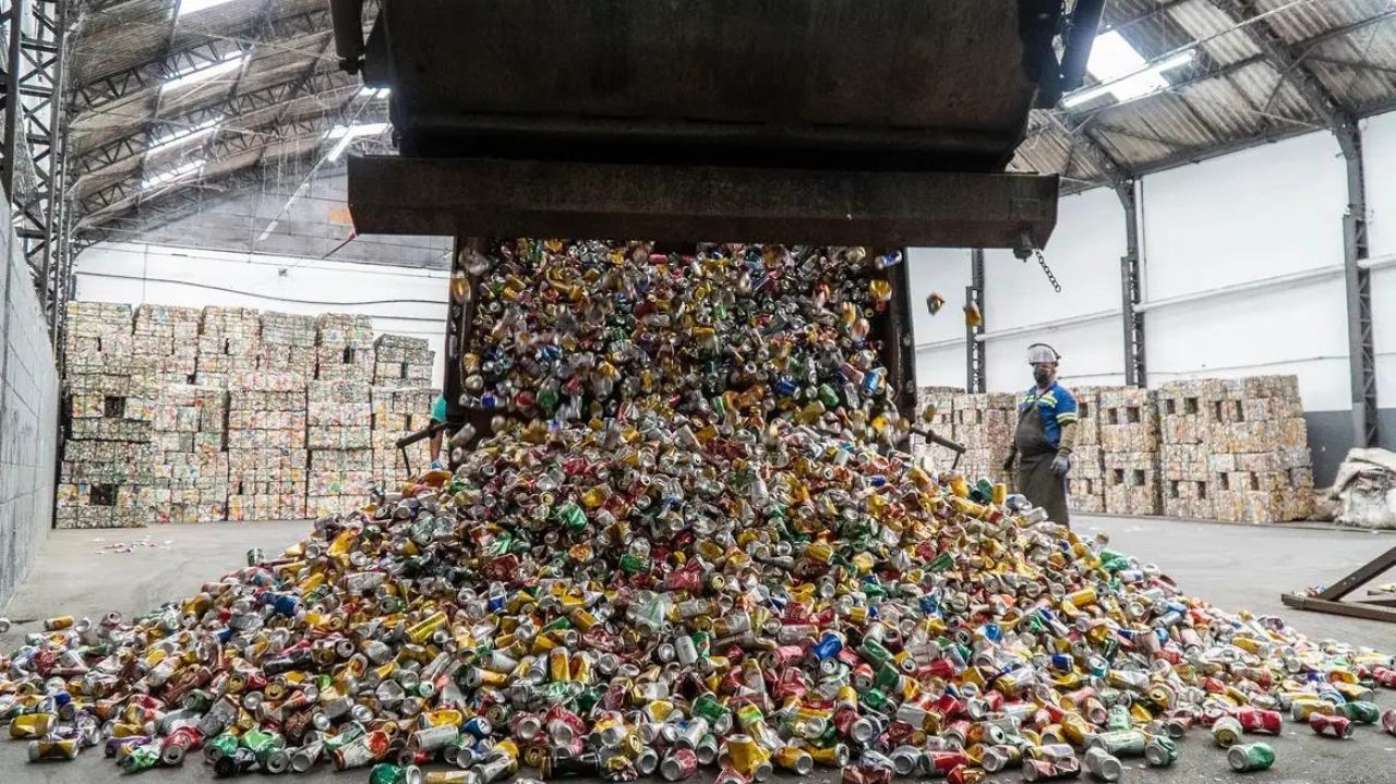 Reciclagem de materiais durante o Carnaval pode trazer uma redução de 18,7 mil toneladas de CO2 Lorena Bueri