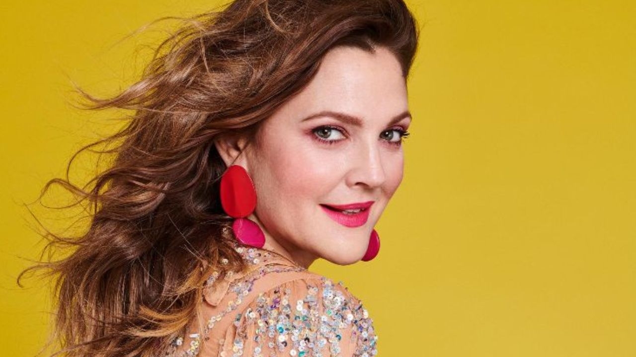 Drew Barrymore relata que não está preparada para assumir fios grisalhos Lorena Bueri