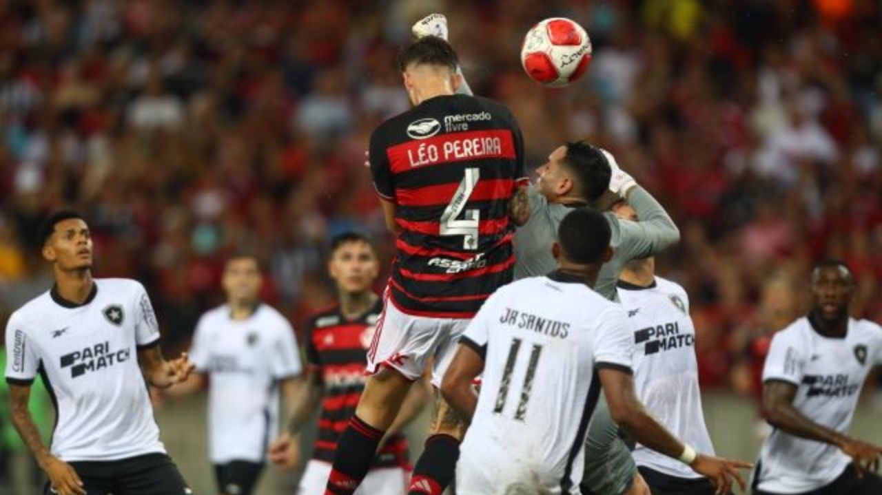 Após vitória do Flamengo, Léo Pereira viraliza com o apelido 'Karolino' Lorena Bueri