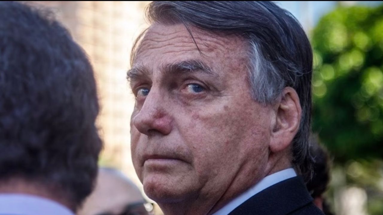 Bolsonaro diz em reunião: “Vou entrar com o meu exército em campo' Lorena Bueri