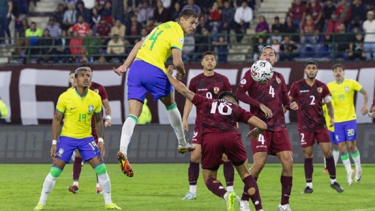 Brasil bate a Venezuela com gol no finalzinho no Pré-Olímpico Lorena Bueri