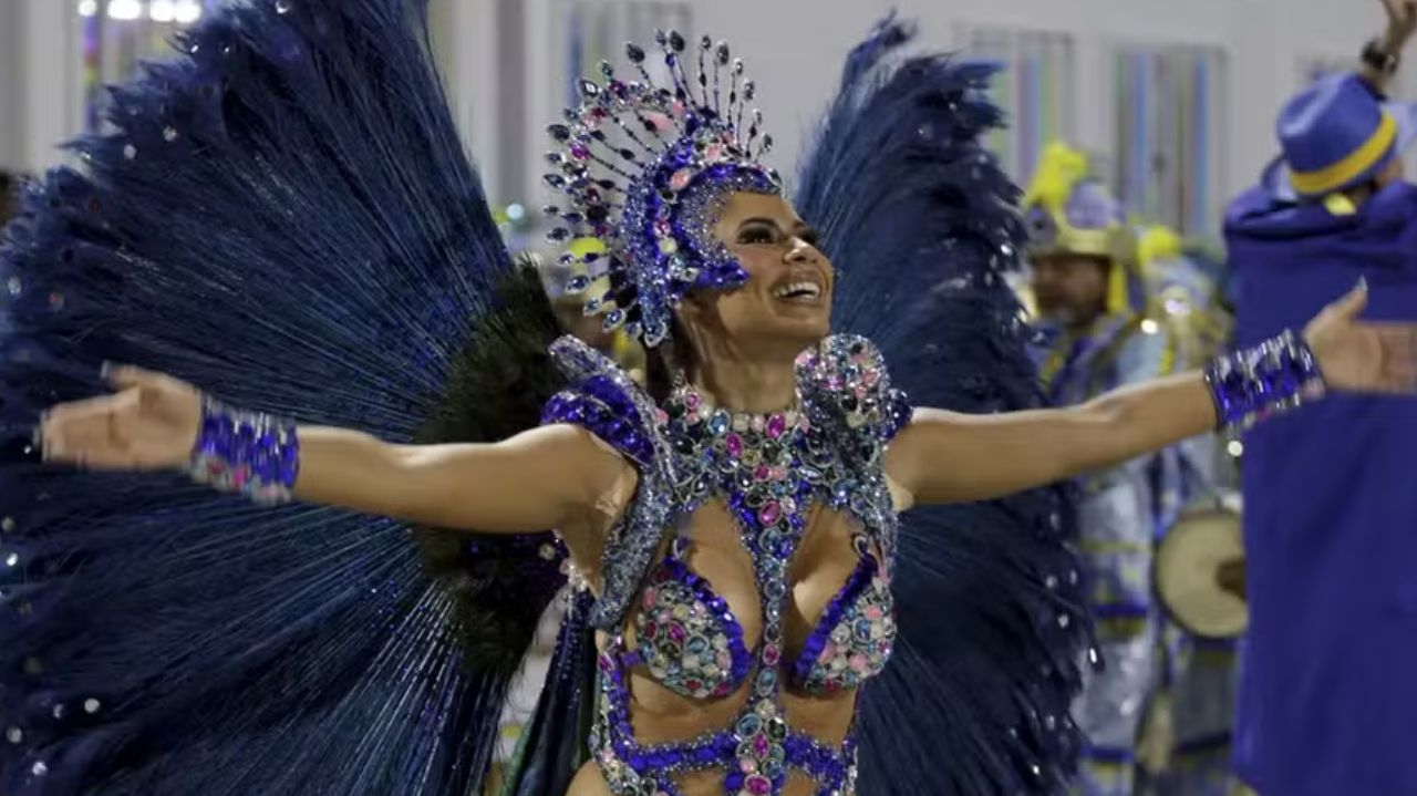 Maquiador de Lexa revela os segredos por trás da beleza da cantora no Carnaval  Lorena Bueri