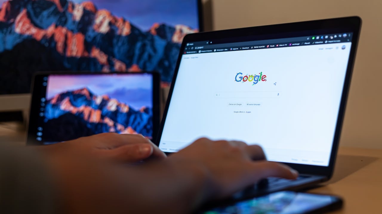 Google divulga alerta sobre novos riscos e ameaças à privacidade Lorena Bueri