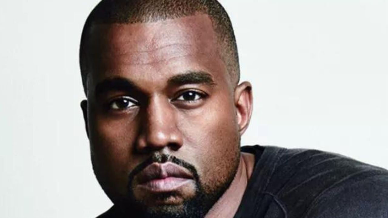 Kanye West aparece de forma inesperada em área VIP do Super Bowl e é evitado por artistas Lorena Bueri