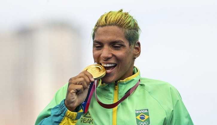 Aquagirl brasileira: Ana Marcela vence prova e conquista o 4º ouro nas Olimpíadas Lorena Bueri