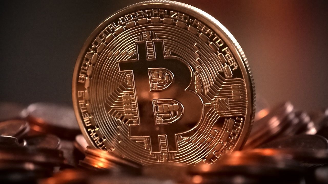 Valor de mercado do Bitcoin alcança U$ 1 trilhão novamente Lorena Bueri