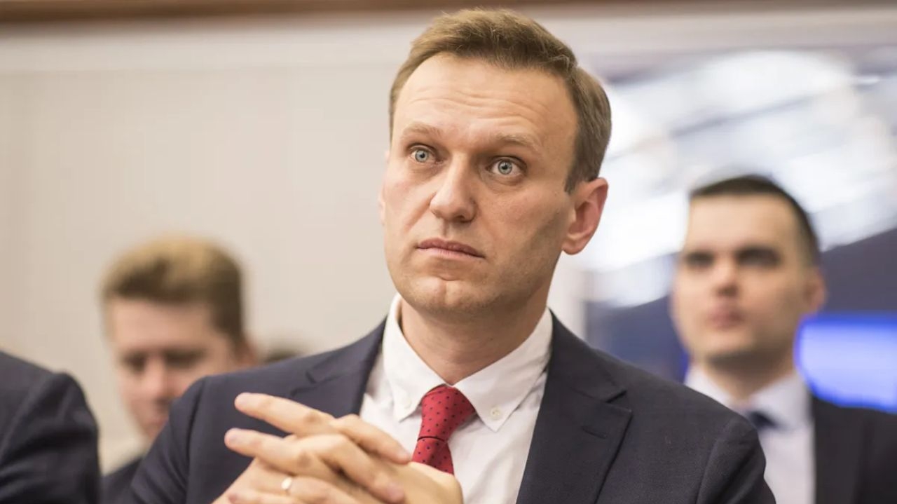 Principal opositor de Putin, russo Alexei Navalny, morre aos 47 anos na prisão Lorena Bueri