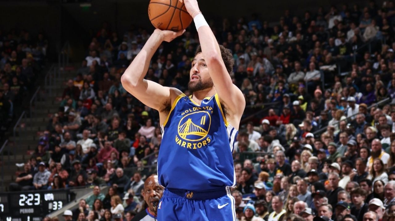 Klay Thompson desencanta, Warriors bate Rockets e vence a primeira