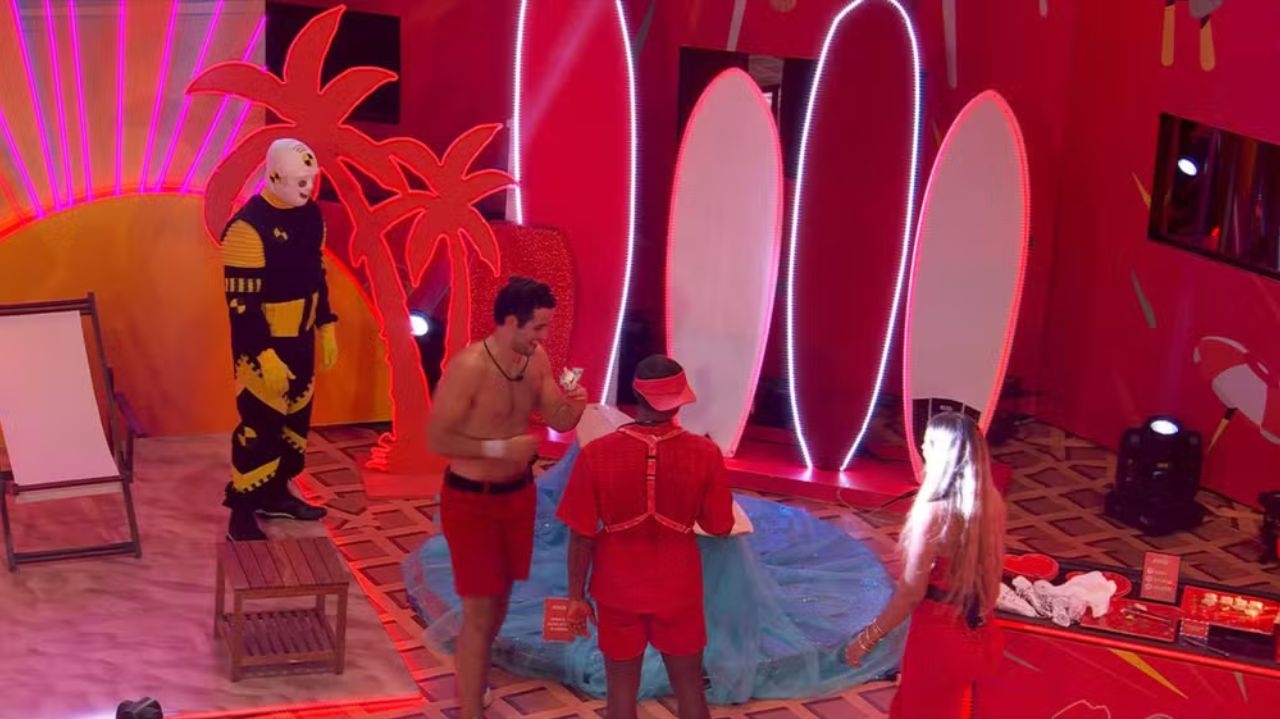 BBB 24: Matteus chama Yasmin para se aventurar no simulador de surf durante a festa Lorena Bueri