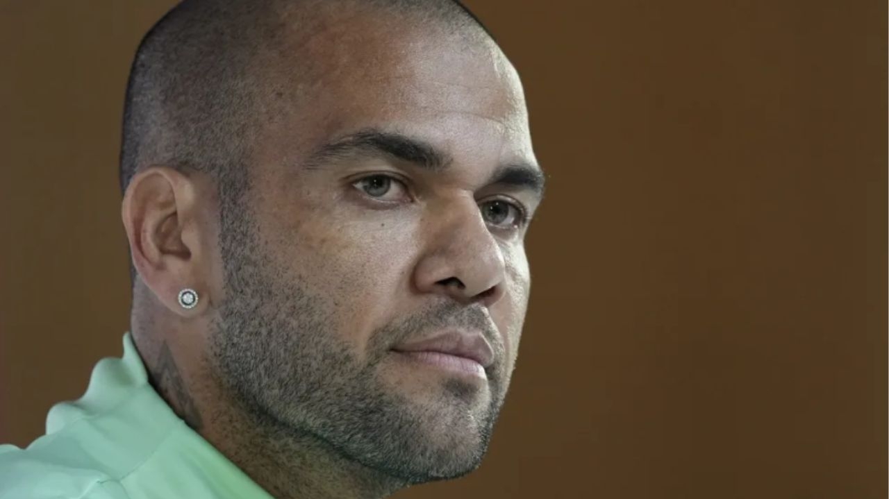 Ex-colega de detenção revela planos de Daniel Alves em caso de liberdade provisória Lorena Bueri