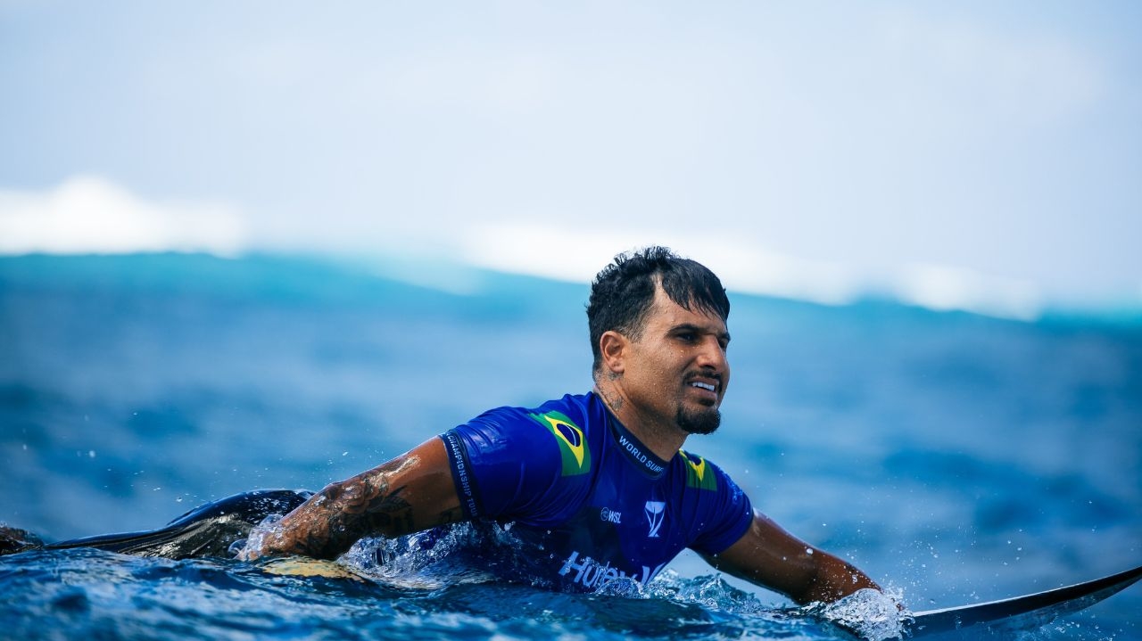 WSL Italo Ferreira avança para as quartas de final em Sunset Beach