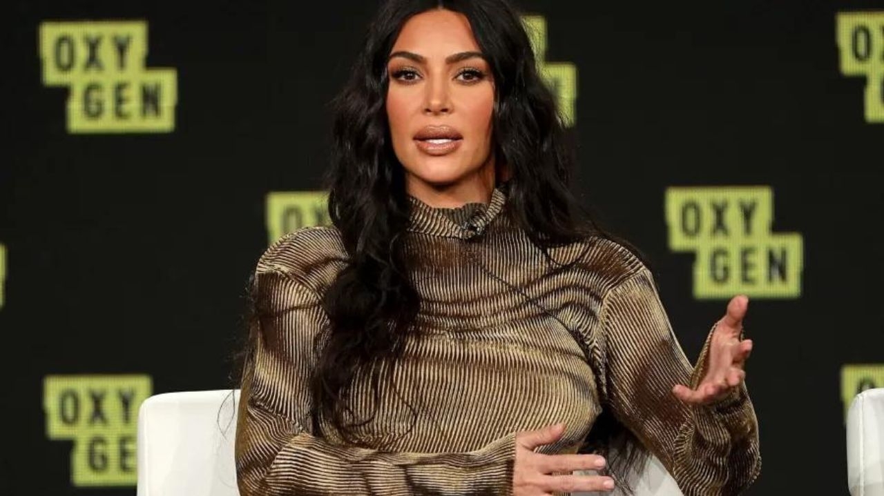 Kim Kardashian coloca à venda bolsa de grife 'encardida' no valor de R$ 344 mil reais Lorena Bueri