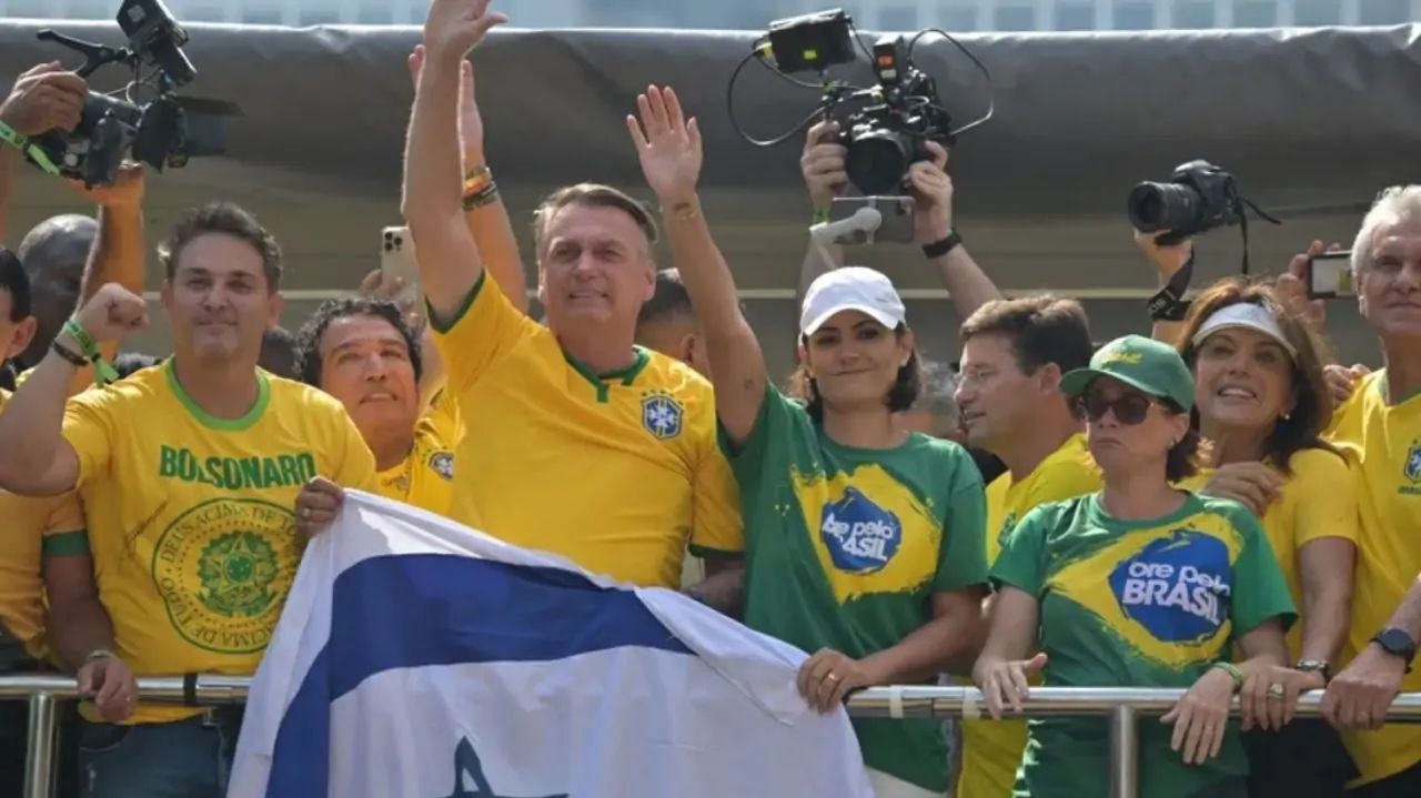 Defesa de Bolsonaro diz que ele não soube de minuta do golpe Lorena Bueri