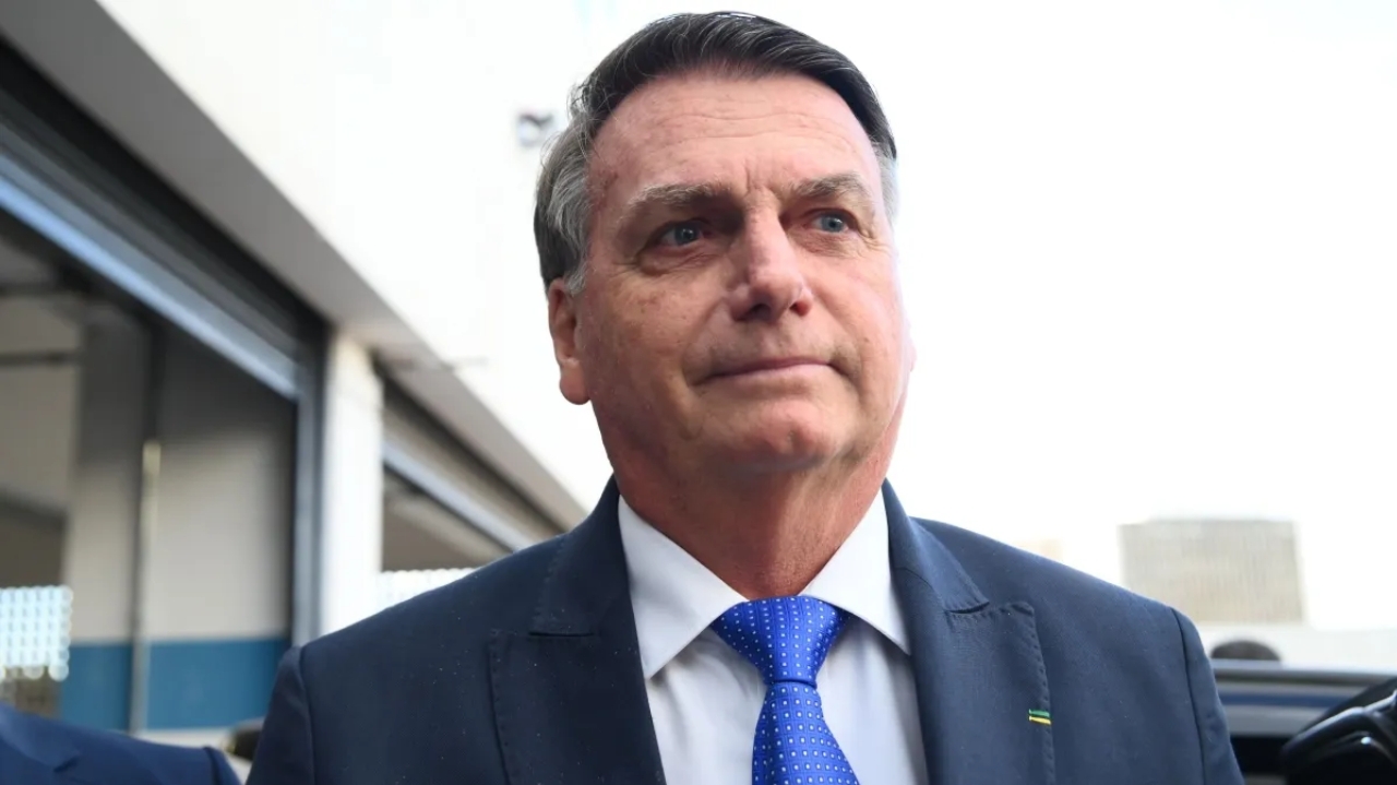 Ex-presidente Jair Bolsonaro depõe sobre acusação de importunação a baleia Lorena Bueri