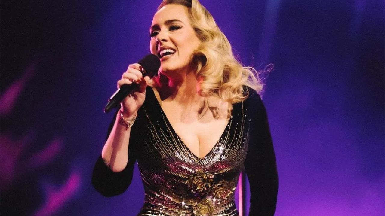 Adele anuncia pausa em shows por recomendações médicas Lorena Bueri