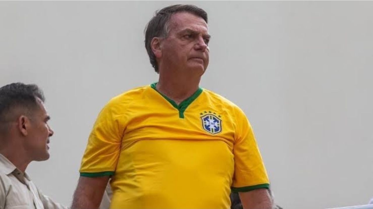 Bolsonaro realiza bateria de exames após ser internado em São Paulo Lorena Bueri