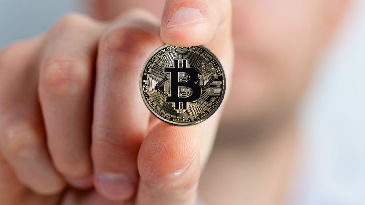 Bitcoin quebra recordes mais uma vez com a entrada de novos investidores Lorena Bueri