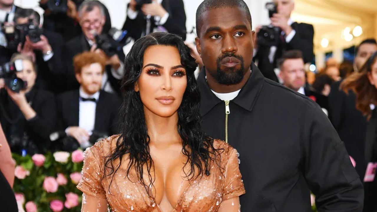 Kanye West pede a Kim Kardashian que retire os filhos da escola Lorena Bueri