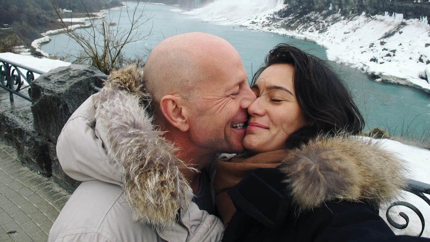 Esposa de Bruce Willis critica estigma de 'não haver alegria' após diagnóstico de demência Lorena Bueri