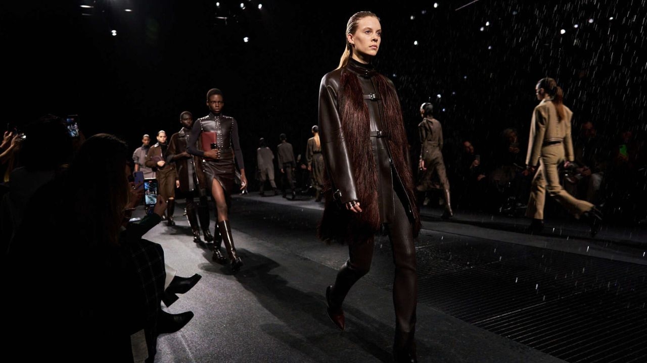Hermès apresenta sua nova coleção Outono/Inverno no Paris Fashion Week  Lorena Bueri