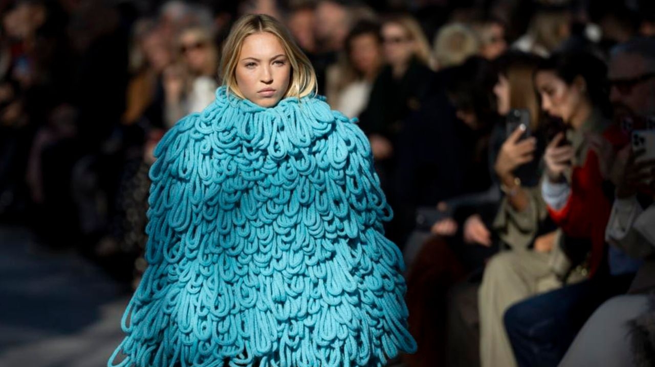 Paris Fashion Week 2024: confira sobre Stella McCartney e sua coleção de Inverno Lorena Bueri