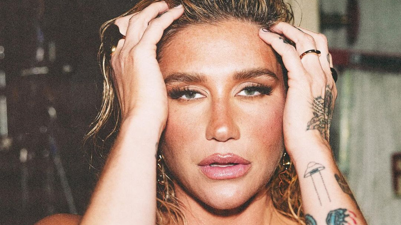 Kesha divulga trecho de faixa inédita Lorena Bueri