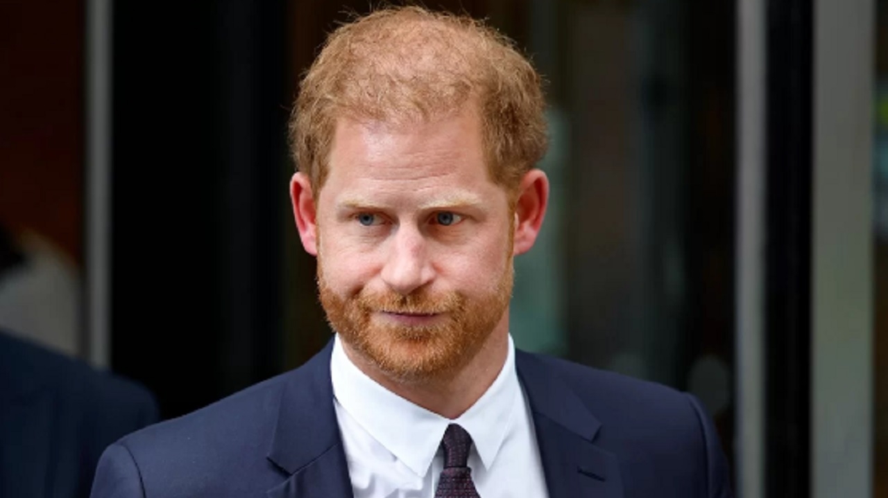 Harry não consegue contato com William em visita ao Reino Unido Lorena Bueri