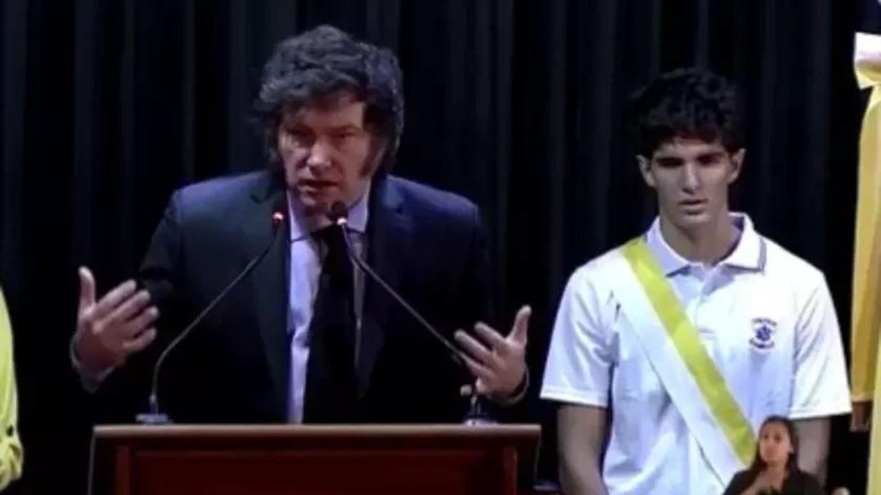 Discurso de Javier Milei é interrompido após desmaio de dois estudantes Lorena Bueri