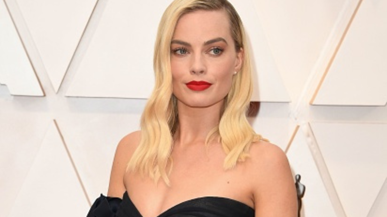 Relembre os looks mais icônicos de Margot Robbie no tapete vermelho do Oscar Lorena Bueri