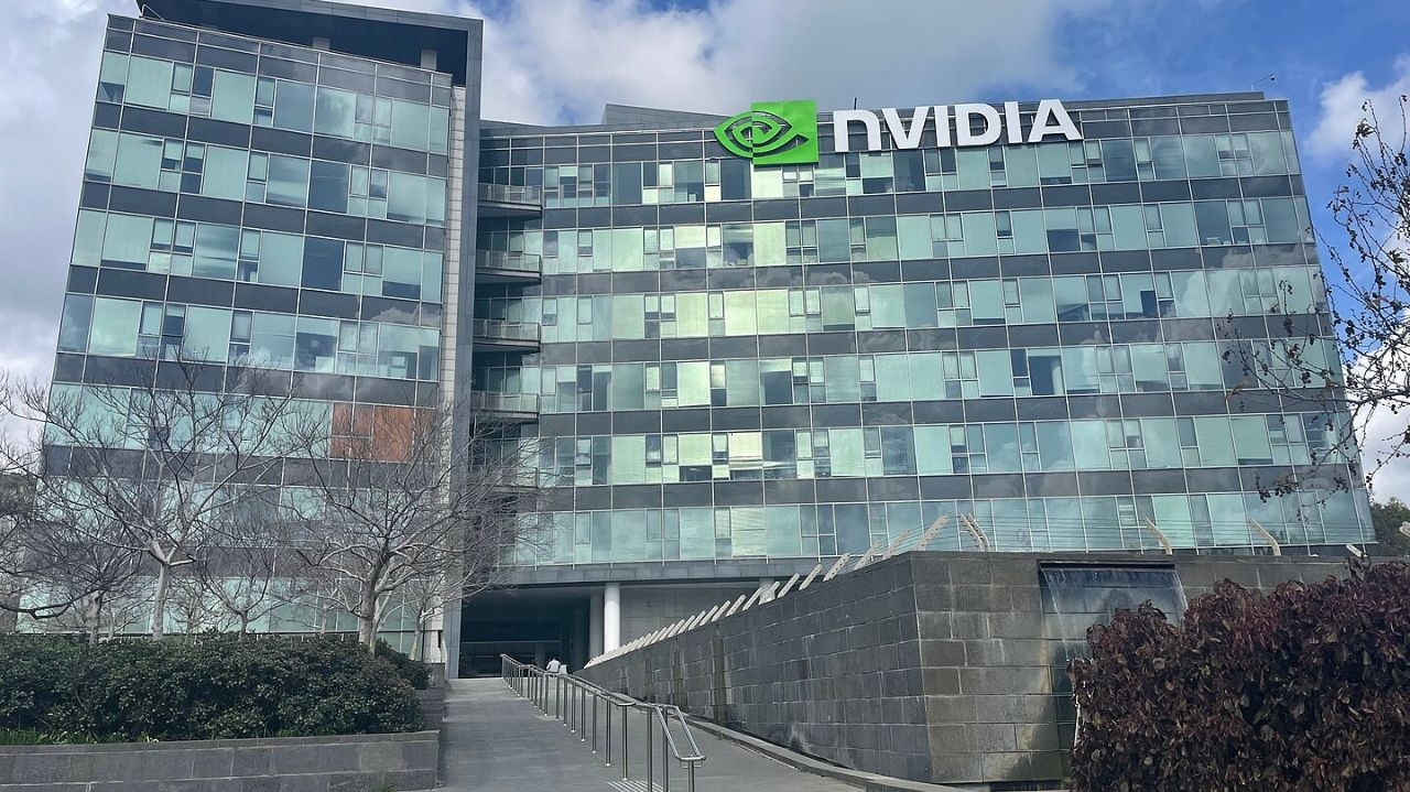 Nvidia observa seu valor no mercado disparar no último mês Lorena Bueri