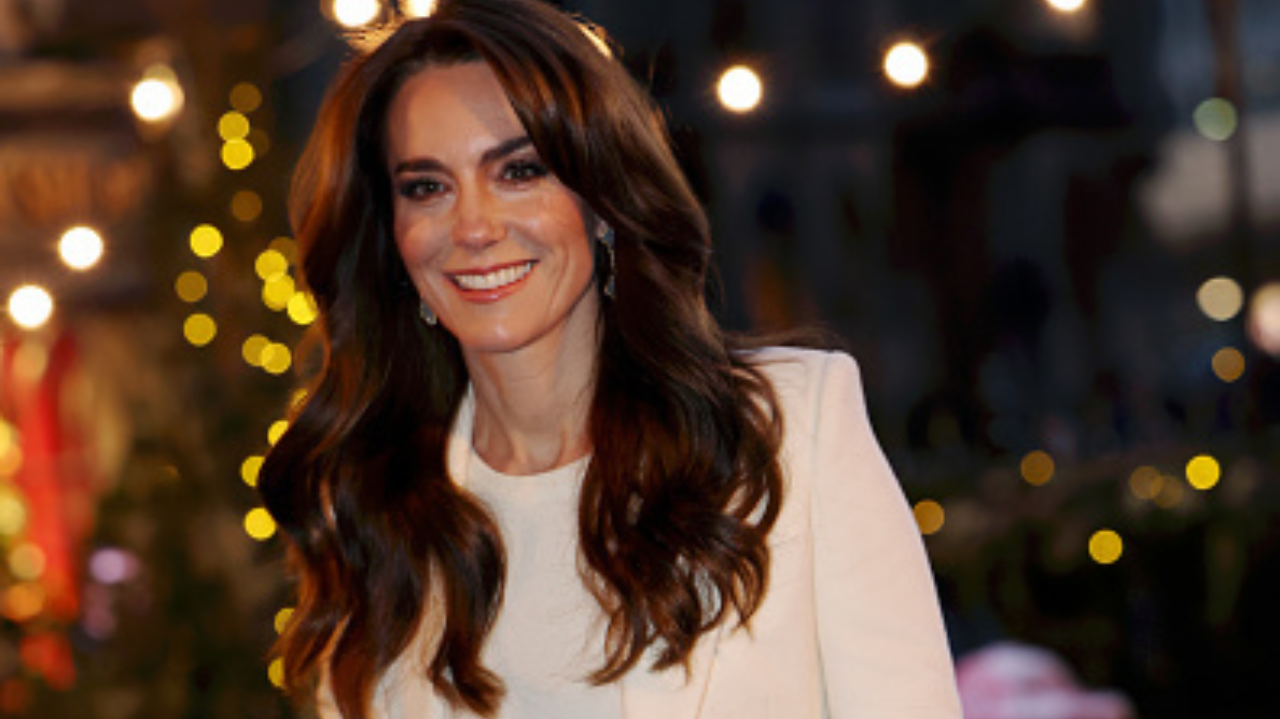 Kate Middleton é flagrada sem aliança em nova foto e gera rumores Lorena Bueri